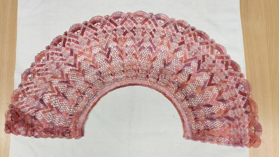 Een kantkloswerkje van de groep kantklossers van het LDC